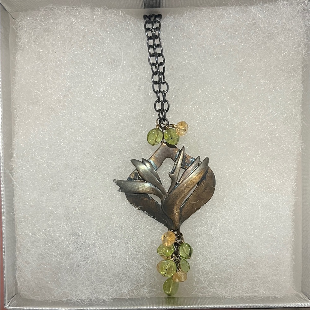 Elegant Silver and Green Pendant Necklace